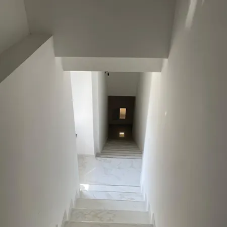 La Petit Maison 메타